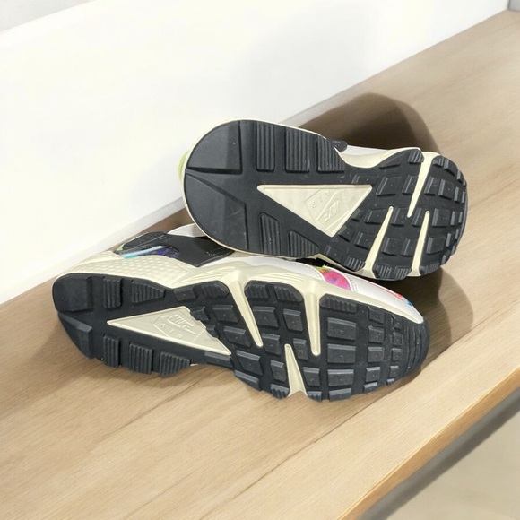 Nike Air Huarache SE Women’s size 7. - Picture 5 of 7